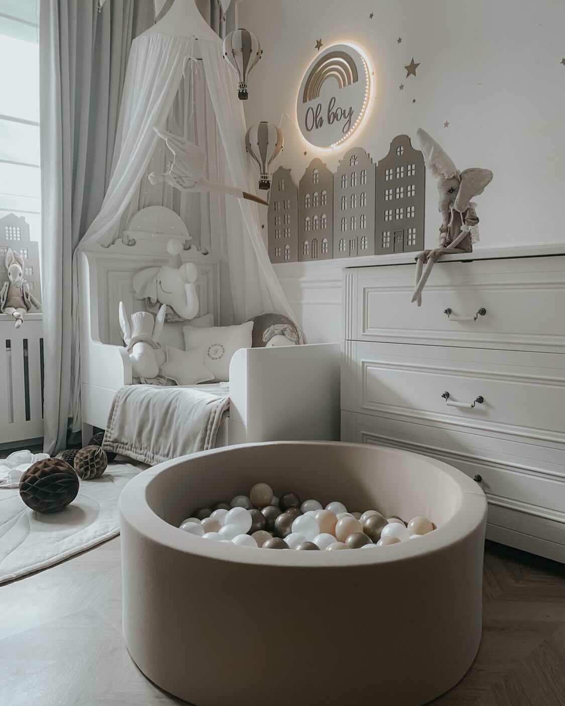 Sea of Balls, Beige