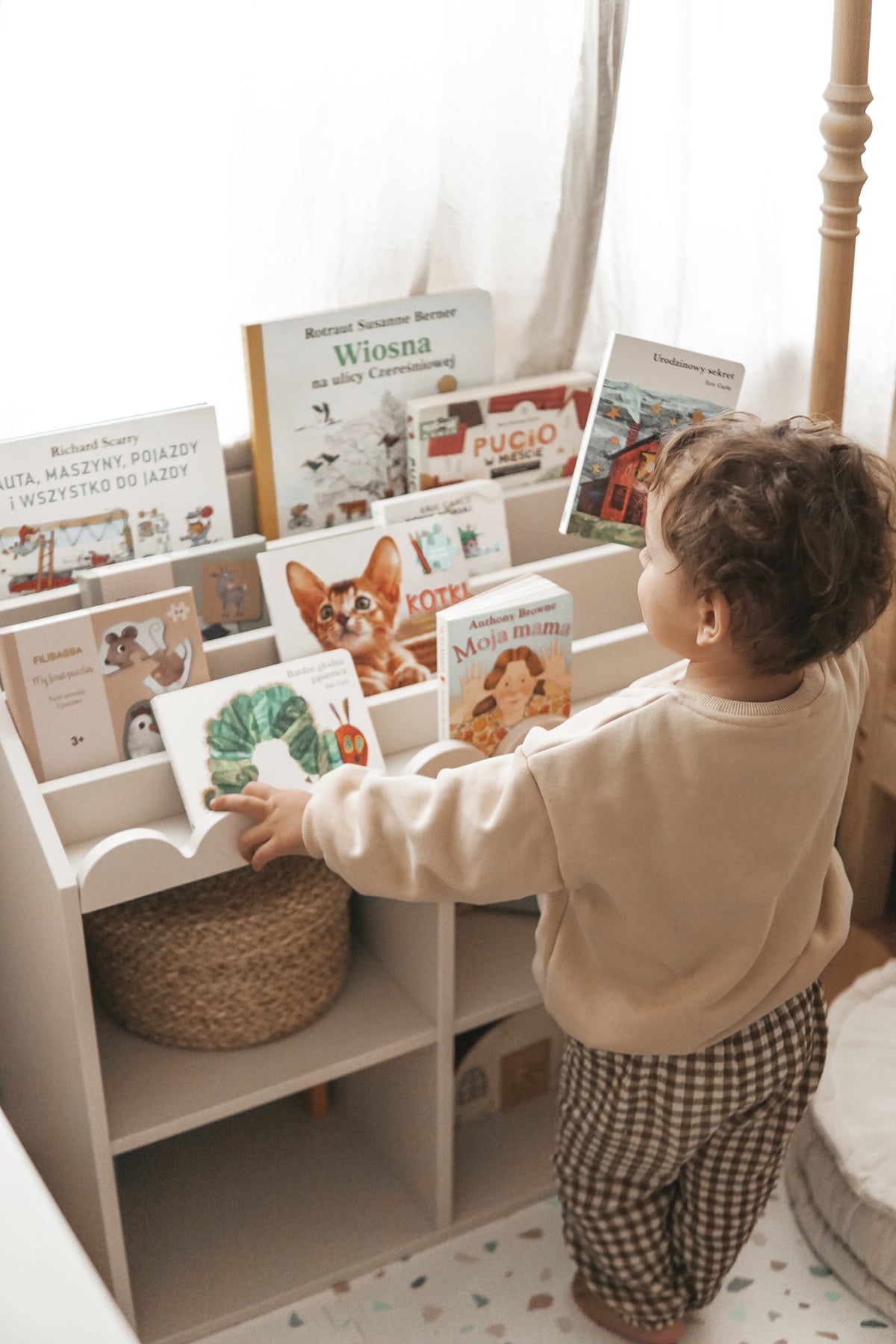 Book Nook, Montessori Kirjahylly, Latte
