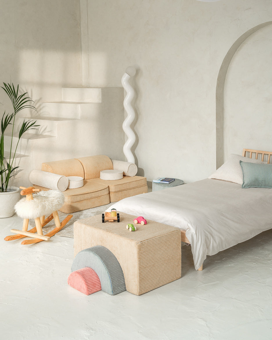 Wigiwama Settee, 2 colors