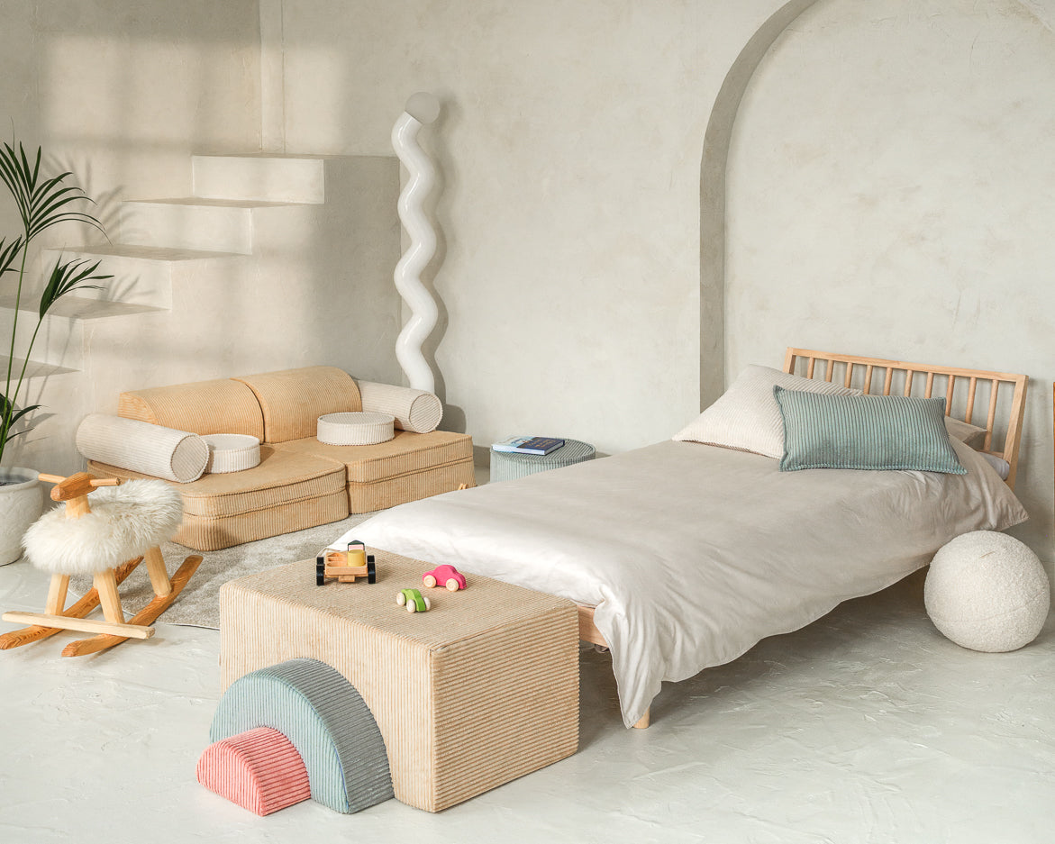 Wigiwama Settee, 2 colors
