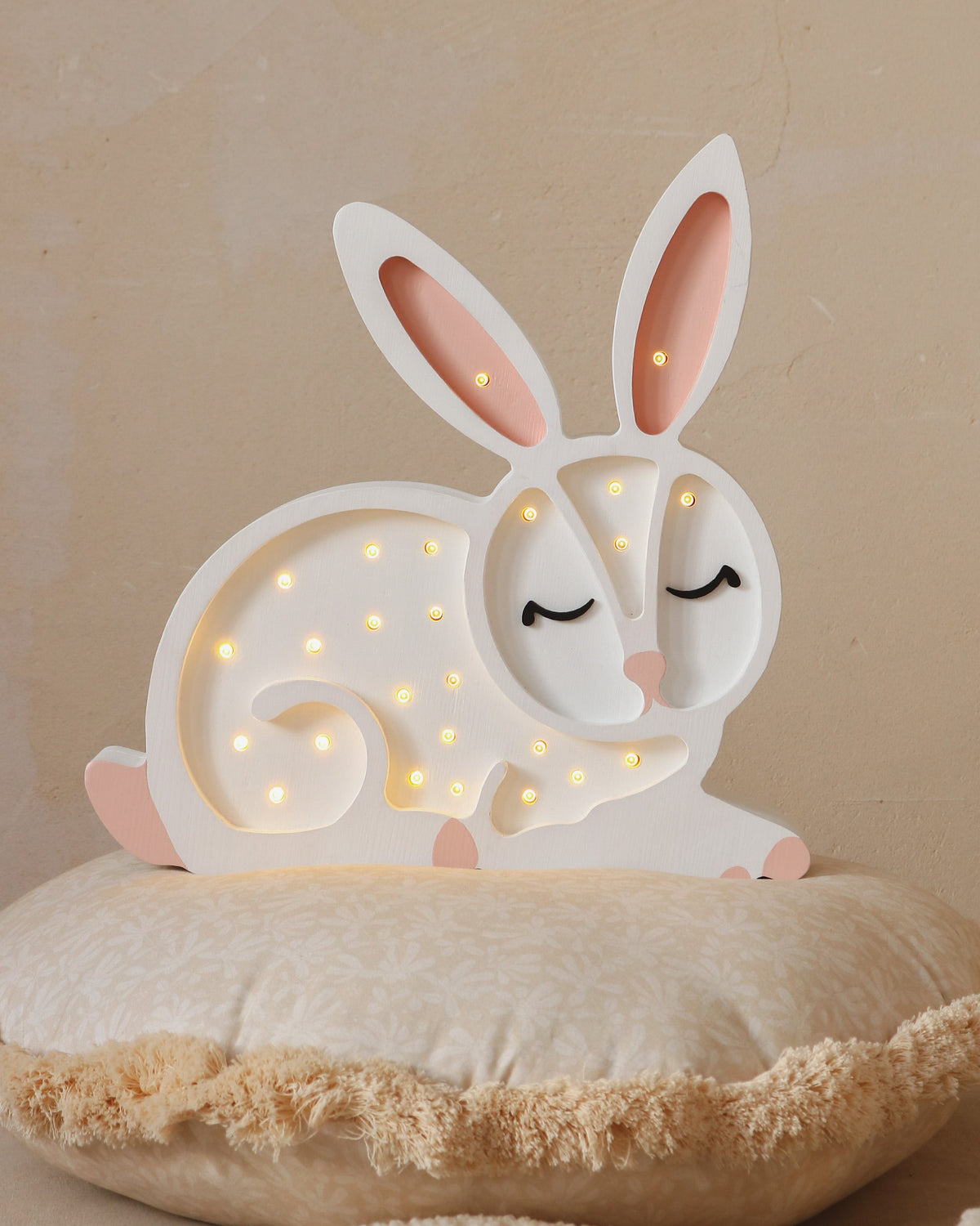 Little Lights, Yövalo, Bunny White