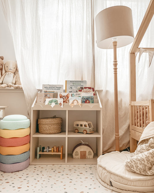 Book Nook, Montessori Kirjahylly, Latte