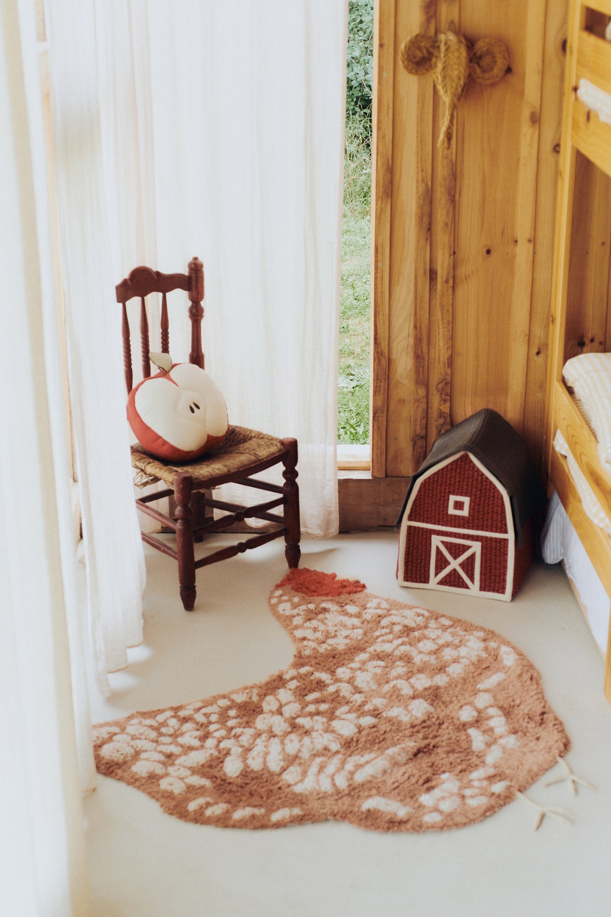 Growing up on a Farm, Washable Rug, Chicken