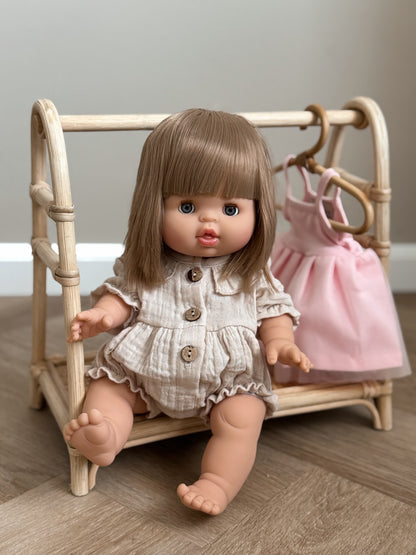 Minikane Sleepy-eyed Doll, Yze, Various outfits