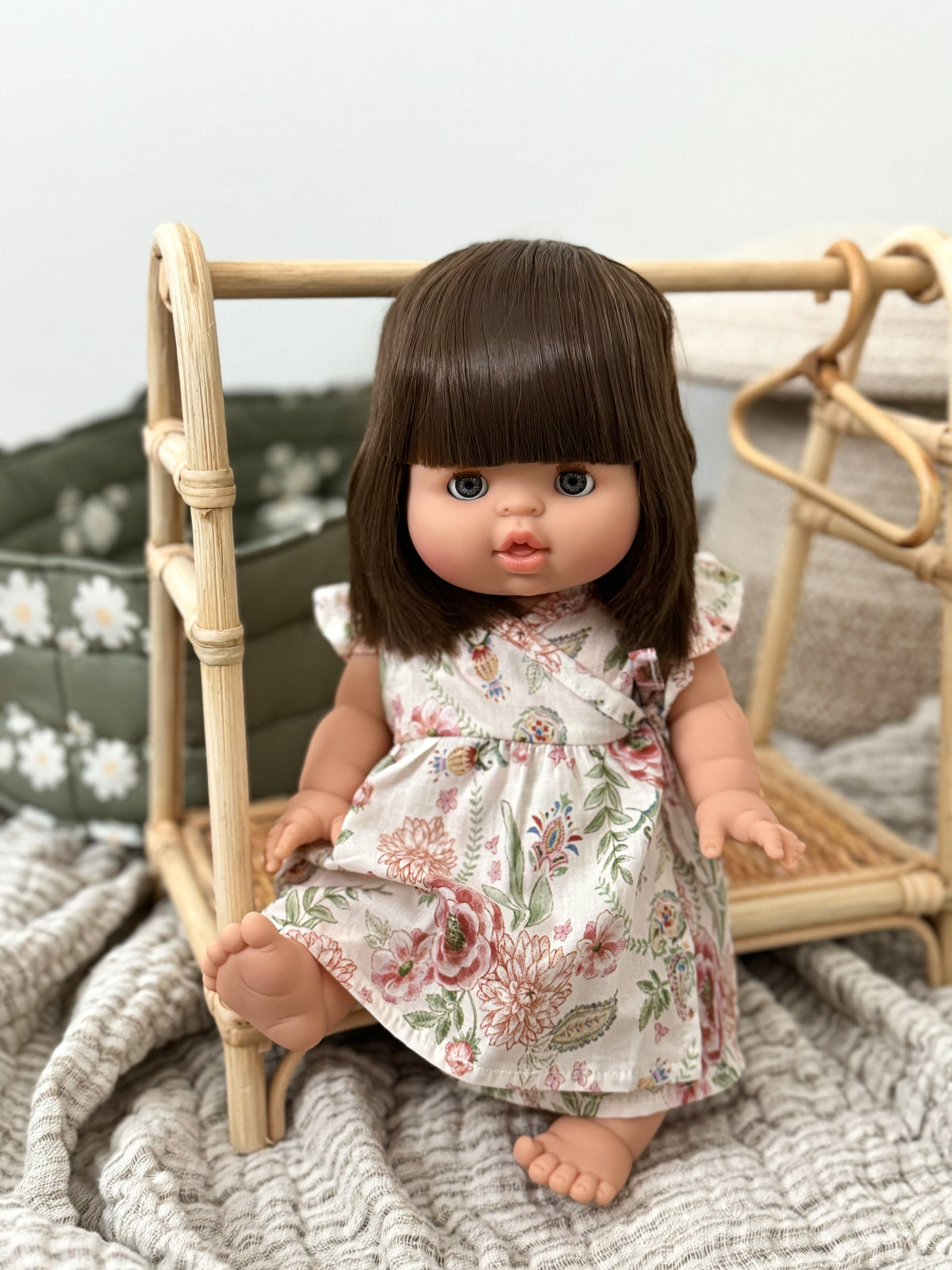 Minikane Sleepy-eyed Doll, Chloe, Various outfits