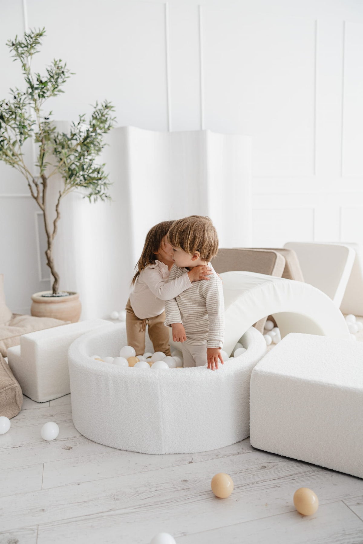 Monio, Pallomeri, Boucle White