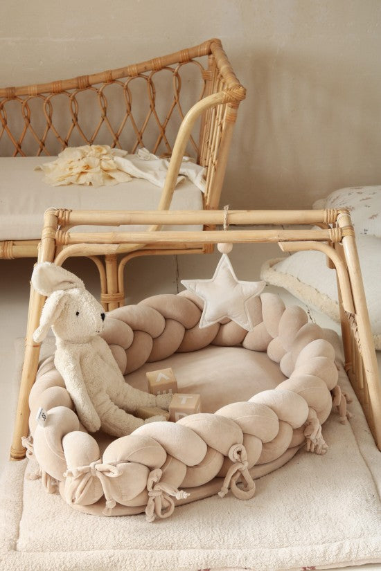 Unipesä, Beige