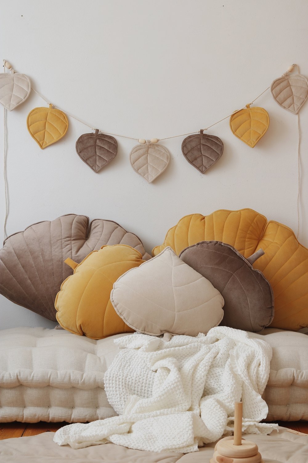 Moi Mili Decorative pillow, Velvet Leaf "Cream"
