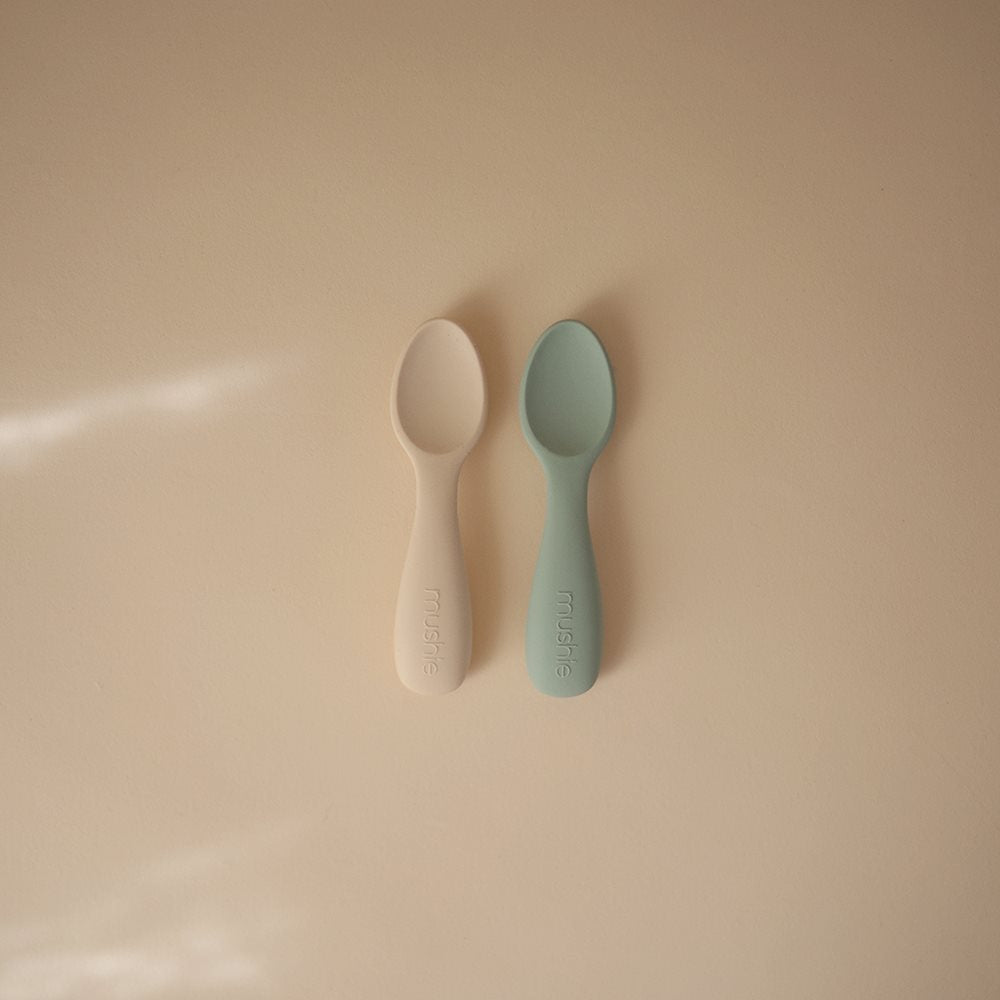 Mushie, Toddler Silicone Spoon Set 2pcs, Cambridge Blue/Shifting Sand