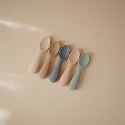 Mushie, Toddler Silicone Spoon Set 2pcs, Cambridge Blue/Shifting Sand
