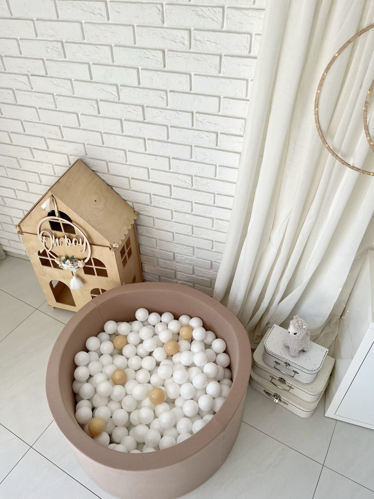 Sea of ​​Balls, Beige