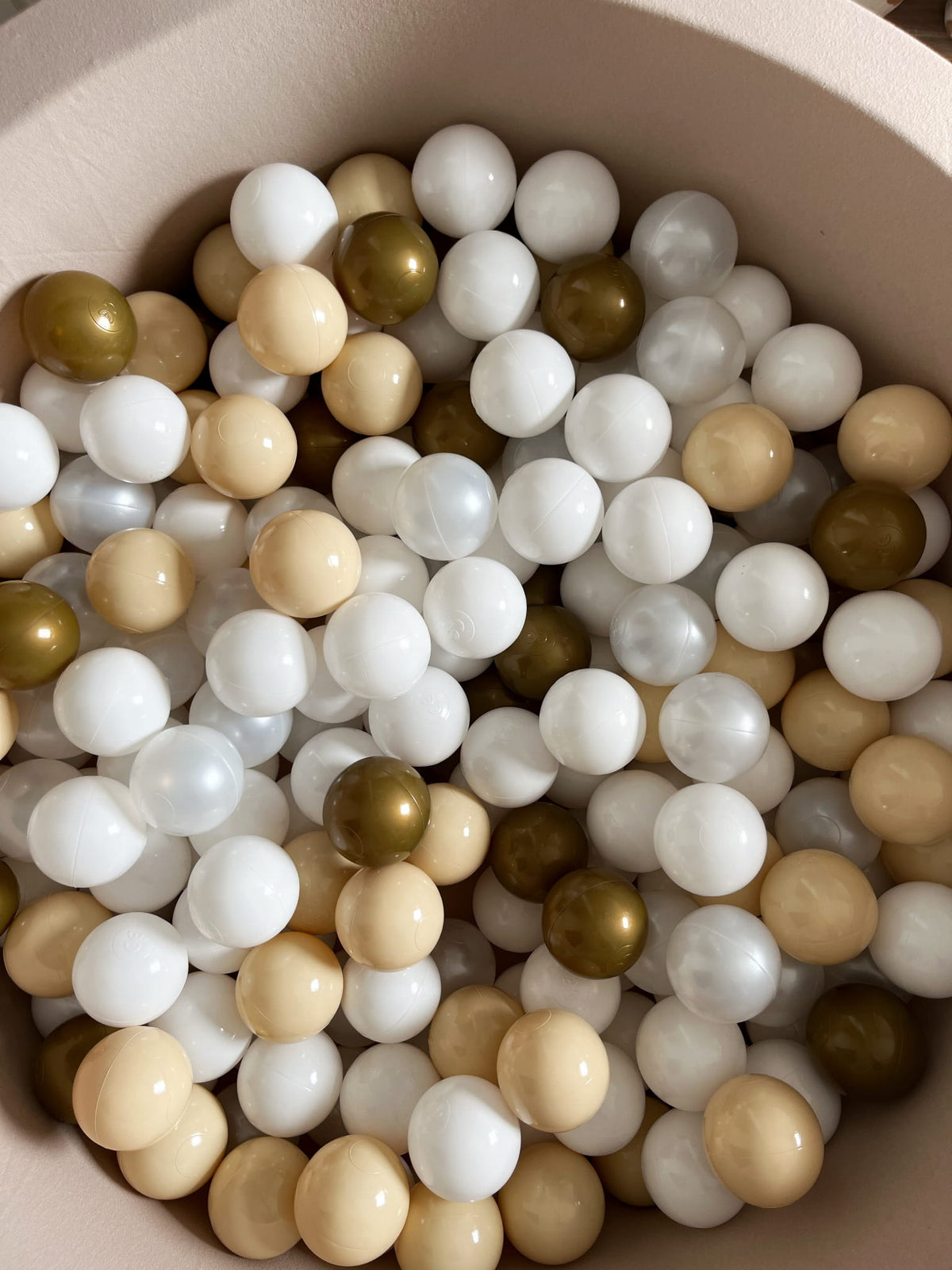 Sea of ​​Balls, Beige
