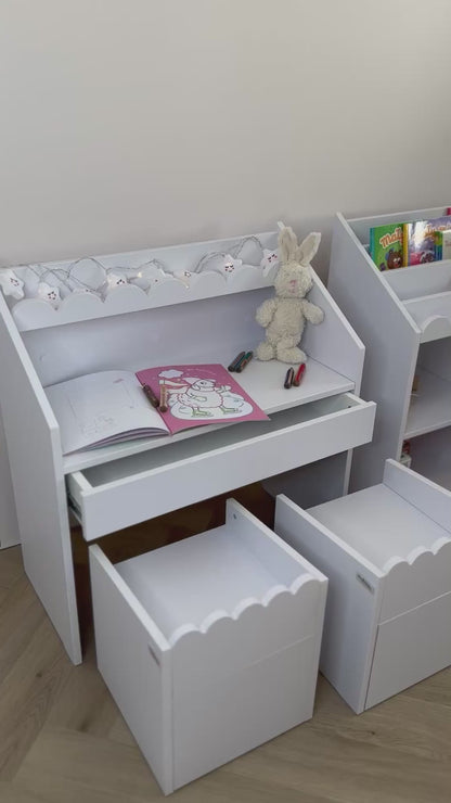 Bokvrå, Montessori bokhylla, snö