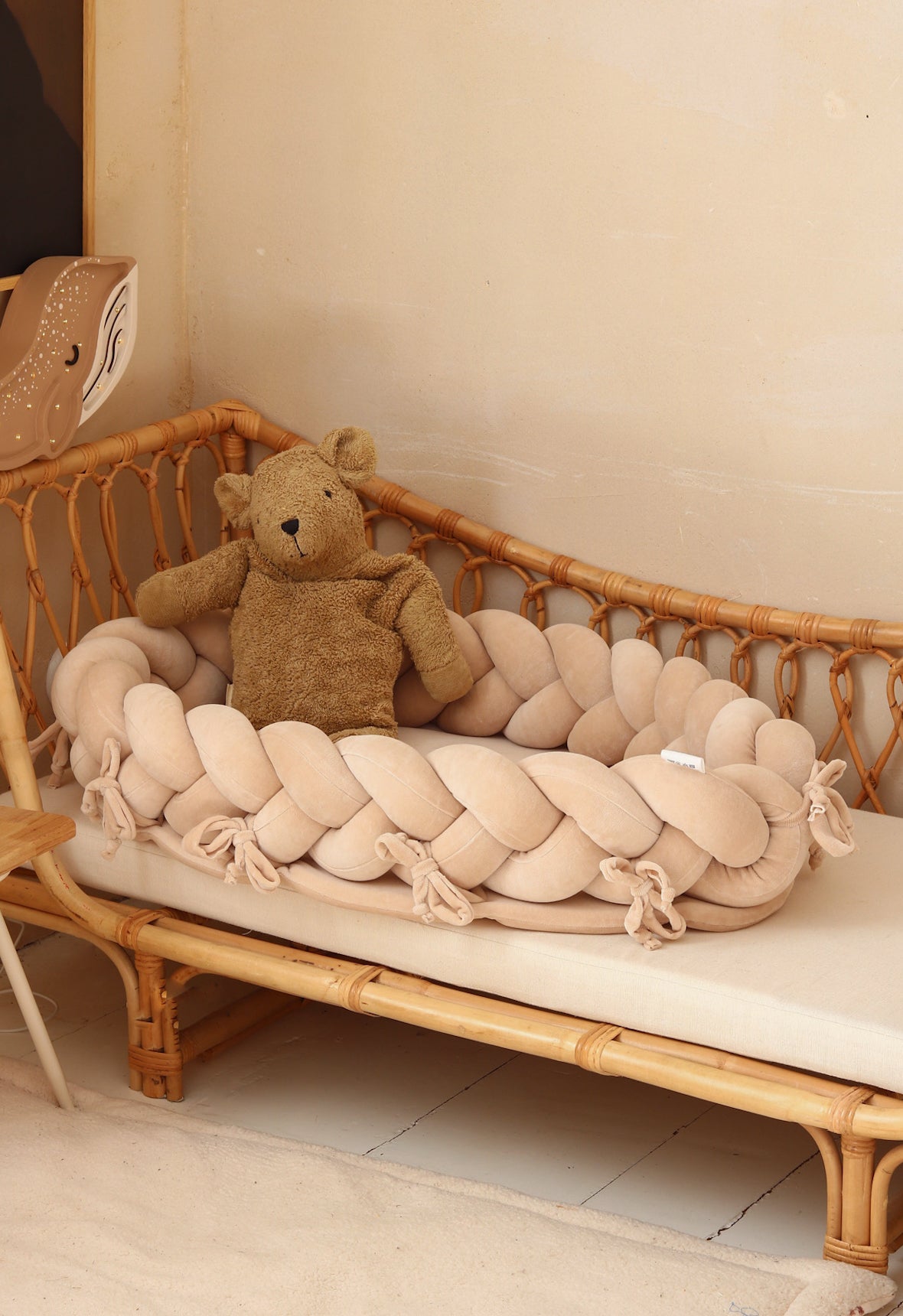 Unipesä, Beige