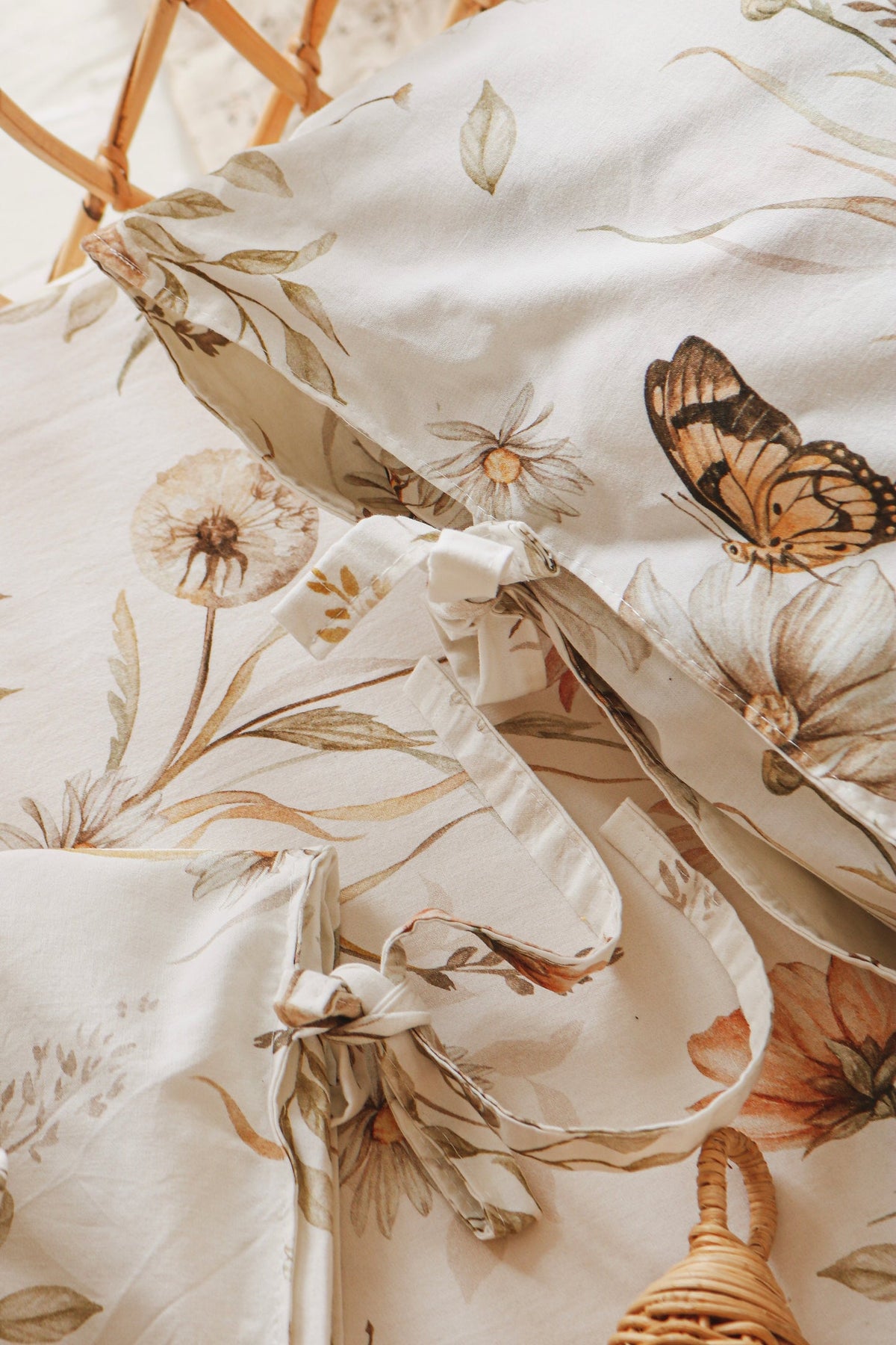 Matuu Duvet cover set, Gold Meadow On White