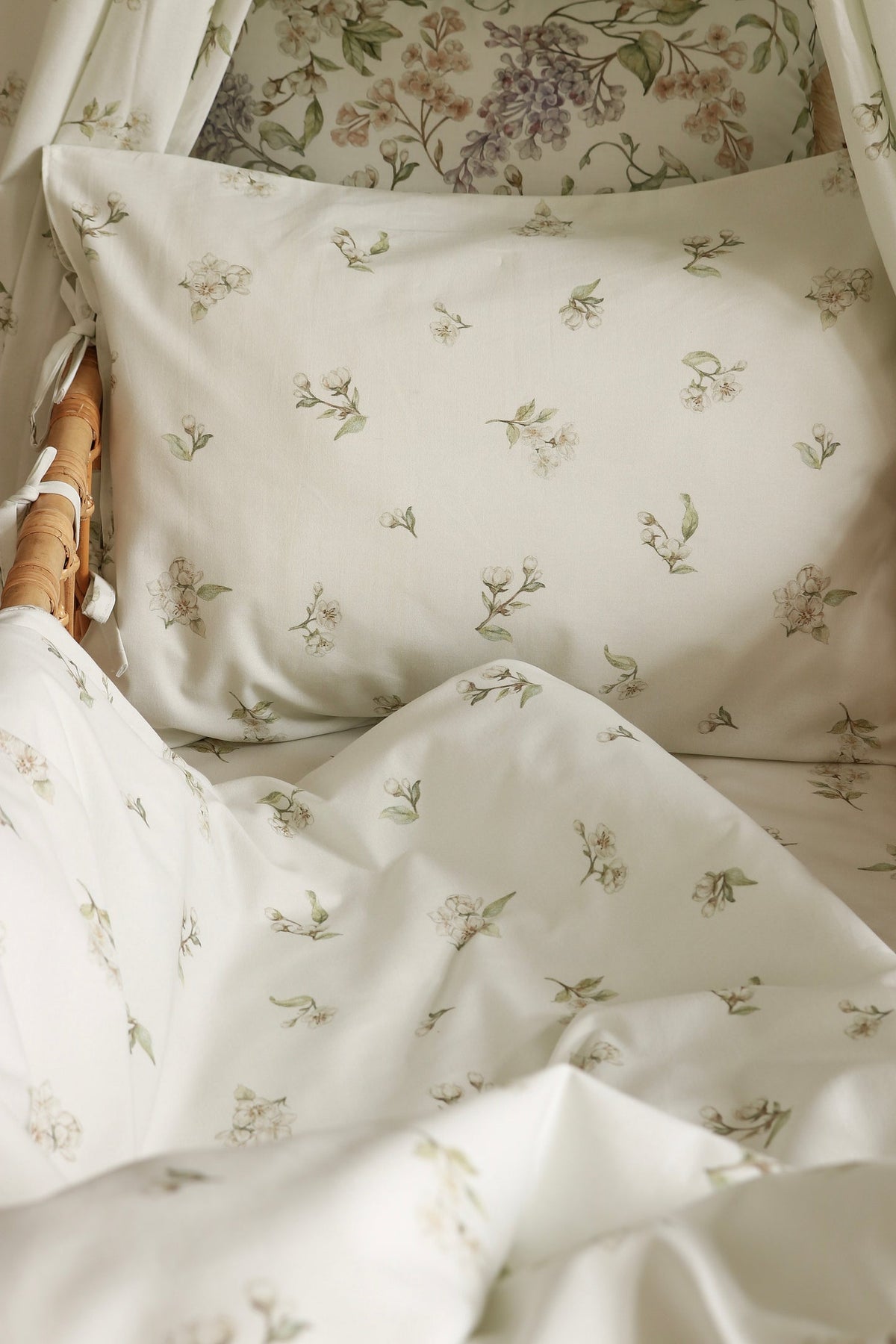 Matuu Duvet cover set, Apple Blossoms on White