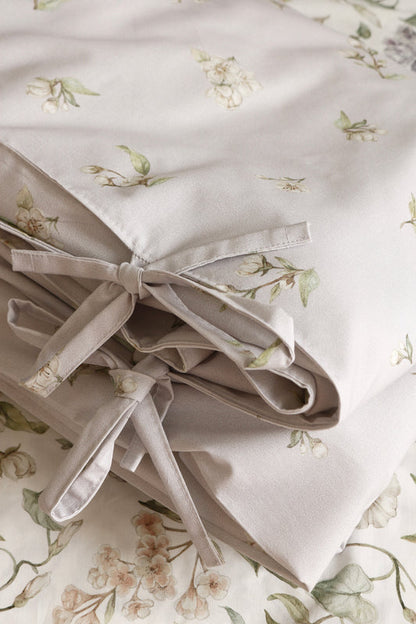 Matuu Duvet cover set, Apple Blossoms on White