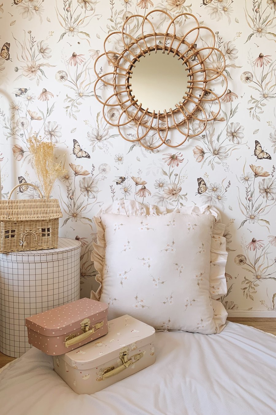 Matuu Gold Meadow White, Wallpaper Medium