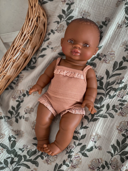 Minikane Gordis Doll, Girl from Africa Zelie, Diverse Outfits