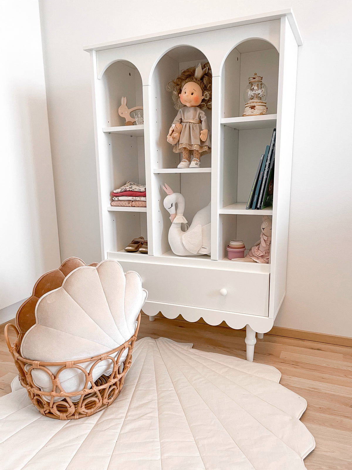 Wood Luck Design, Bookshelf, Babushka White