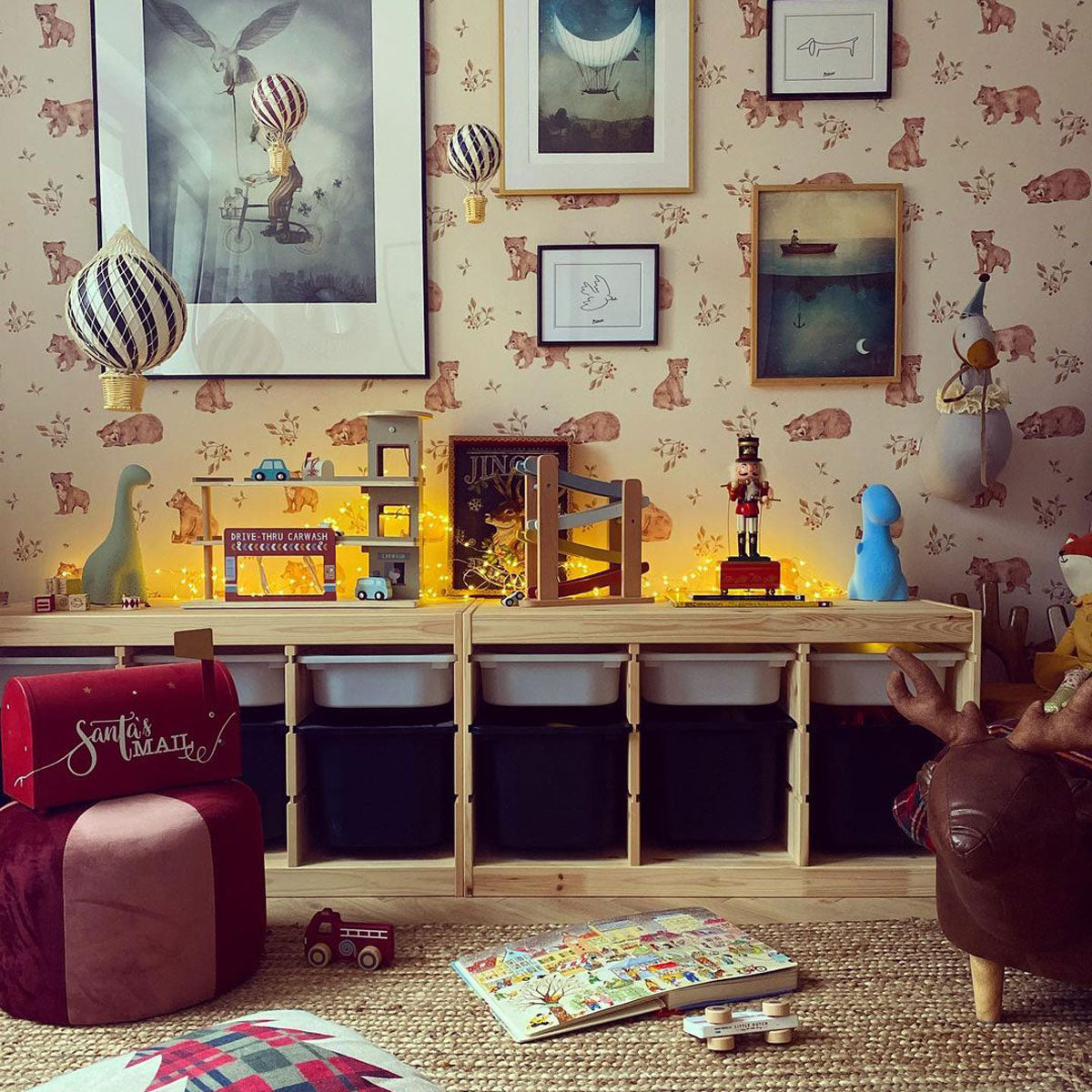 Little Bears, Wallpaper