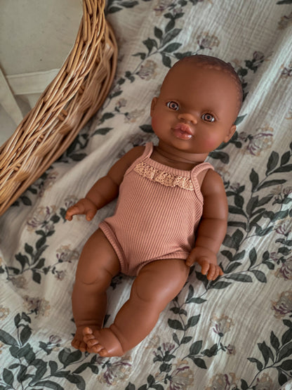 Minikane Gordis Nukke, Tyttö Afrikasta Zelie, Eri asuja