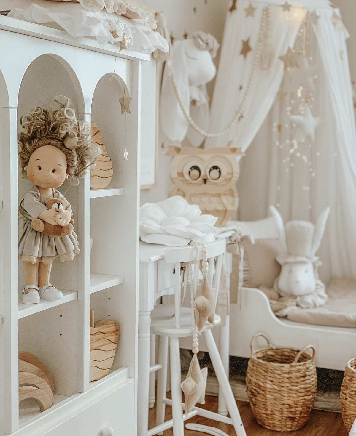 Wood Luck Design, Bookshelf, Babushka White