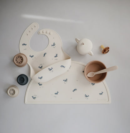 Mushie Bib, Whale