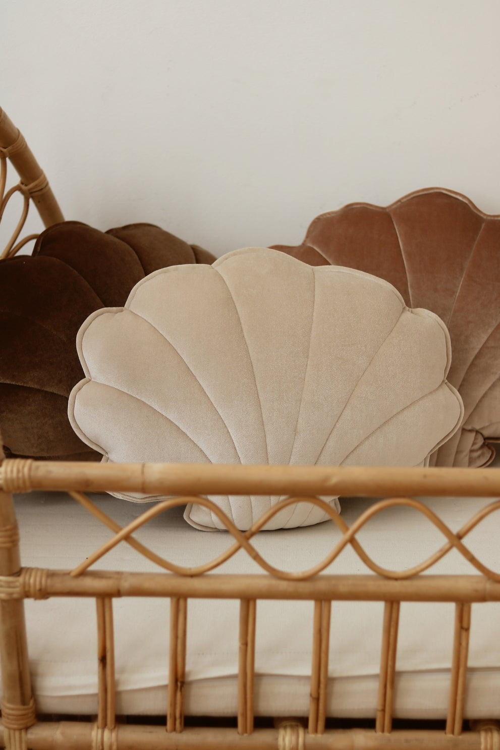 Moi Mili Sisustustyyny Small, Velvet Shell "Cream Pearl"