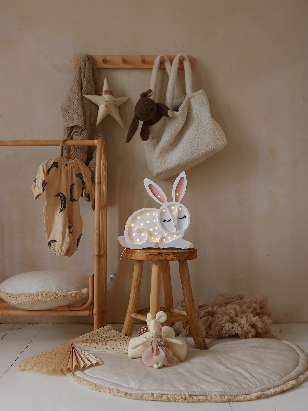 Little Lights, Yövalo, Bunny White