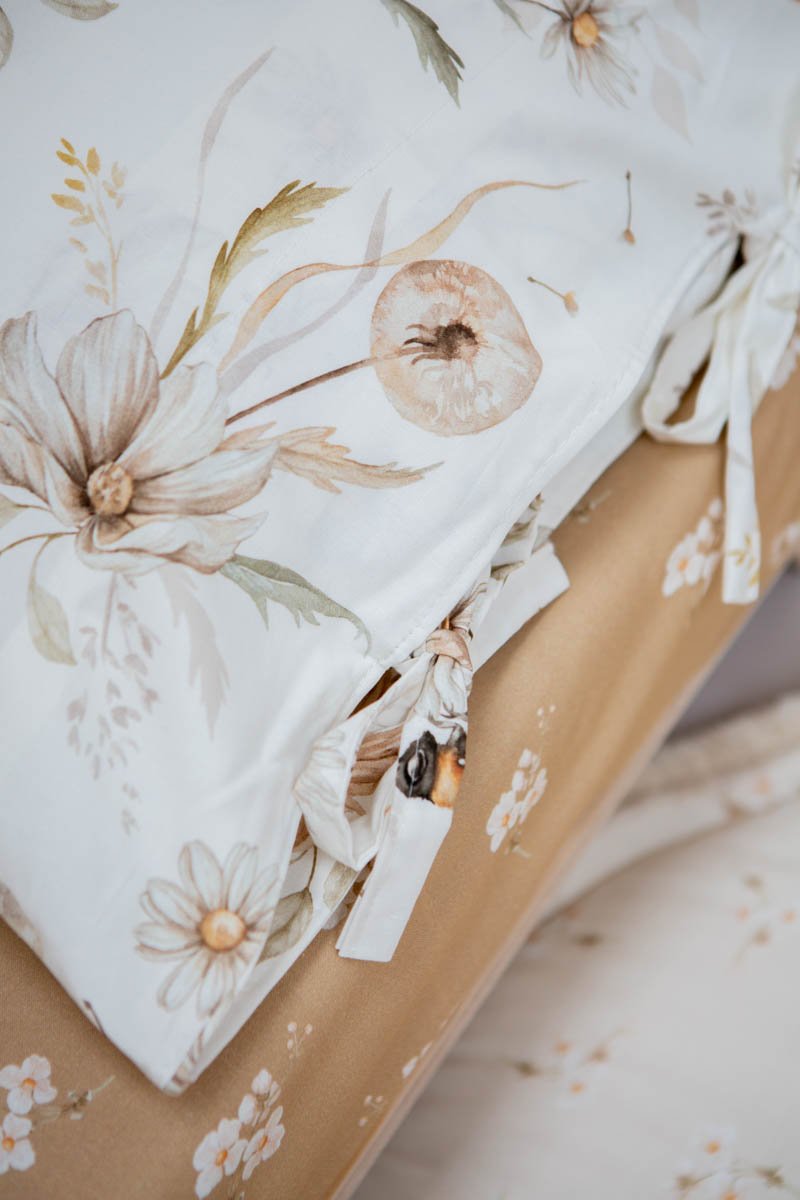 Matuu Duvet cover set, Gold Meadow On White