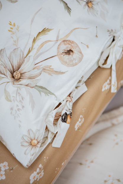 Matuu Duvet cover set, Gold Meadow On White